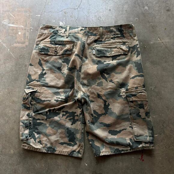 Levis camo cargo shorts - Picture 2 of 6